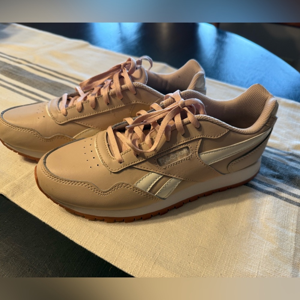 Reebok women’s sneakers, size 8 pink, blush, nude color, off-white trim